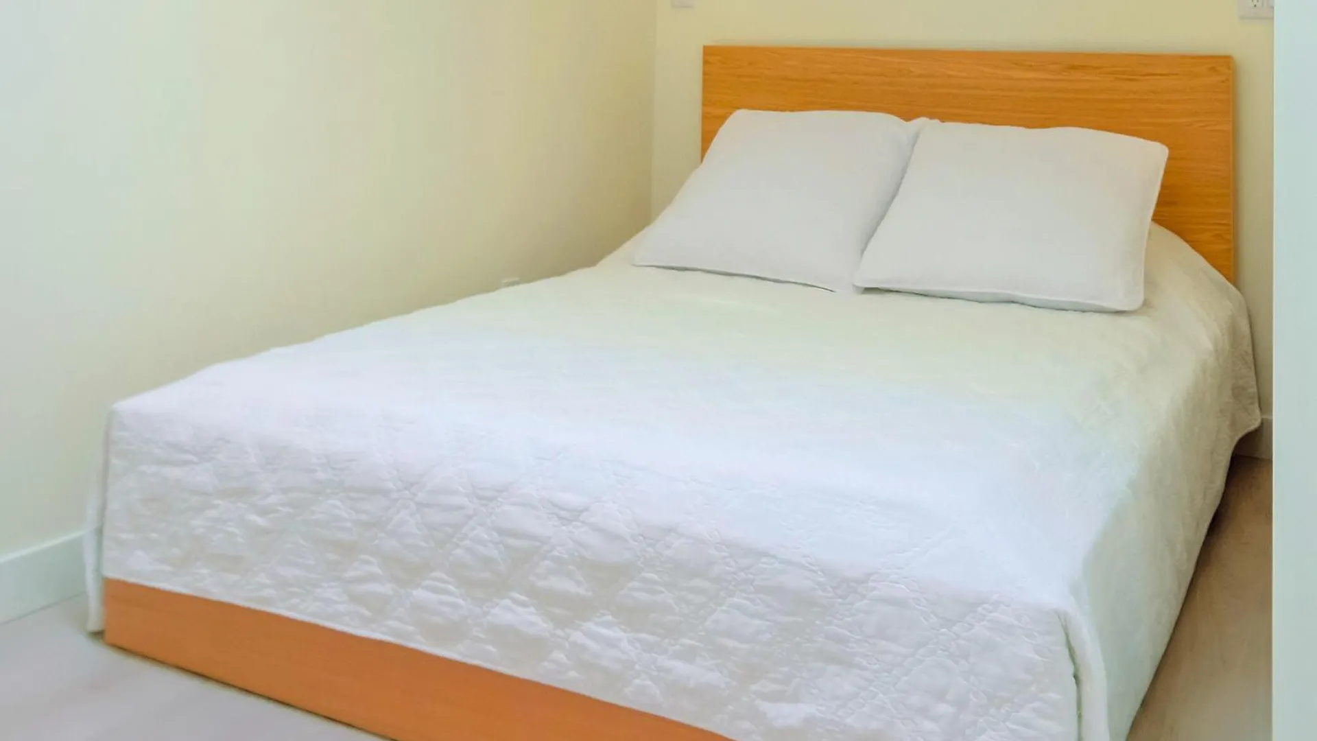 Apartment Newly Renovated 2 Bedroom Condo In Japantown! Near Railtown & Gastown! Vancouver Canada