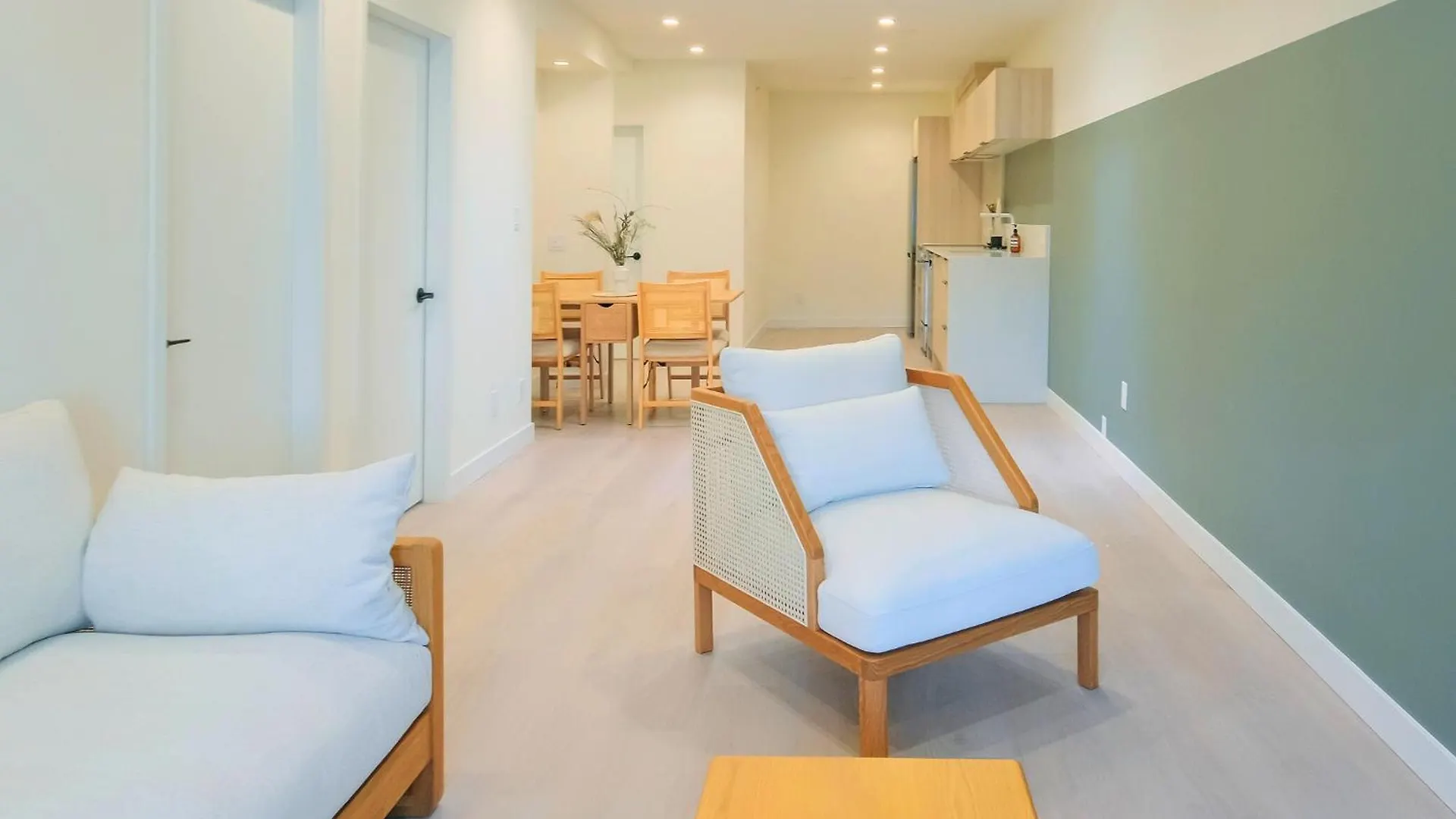 Newly Renovated 2 Bedroom Condo In Japantown! Near Railtown & Gastown! Vancouver