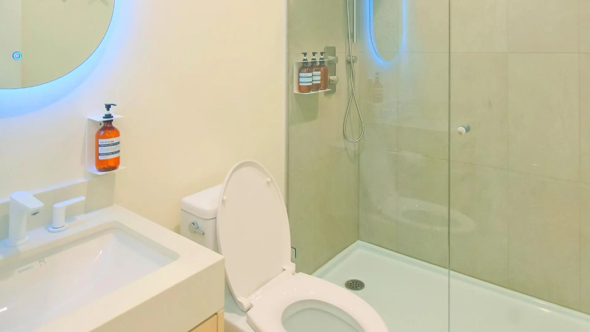 Newly Renovated 2 Bedroom Condo In Japantown! Near Railtown & Gastown! Vancouver